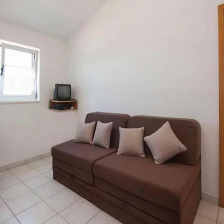 Apartment Charming Seaside Retreat In Ibenik-brodarica Brodarica (Sibenik-Knin)