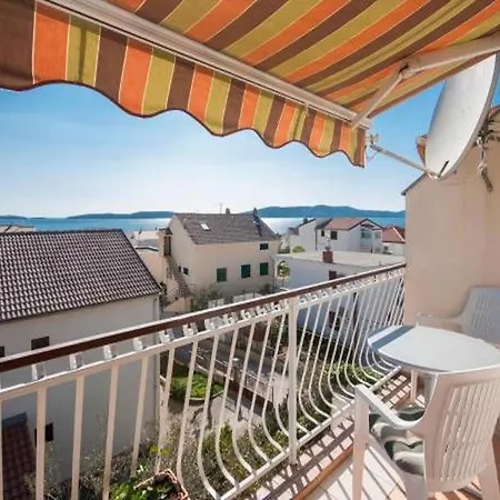 Charming Seaside Retreat In Ibenik-brodarica Apartment