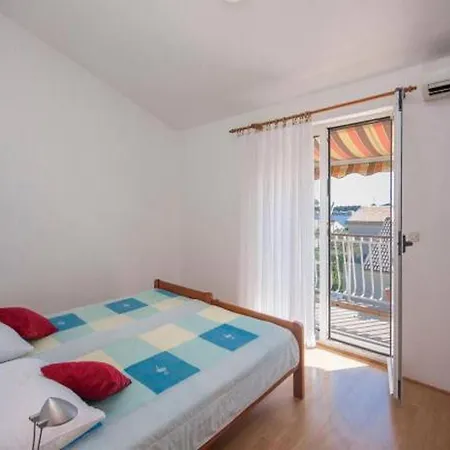 Charming Seaside Retreat In Ibenik-brodarica Brodarica (Sibenik-Knin)