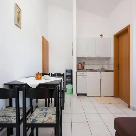 Charming Seaside Retreat In Ibenik-brodarica Apartment *