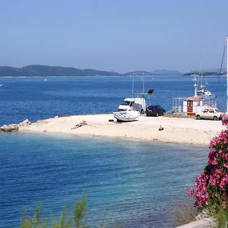 In Near Beaches ブロダリツァ